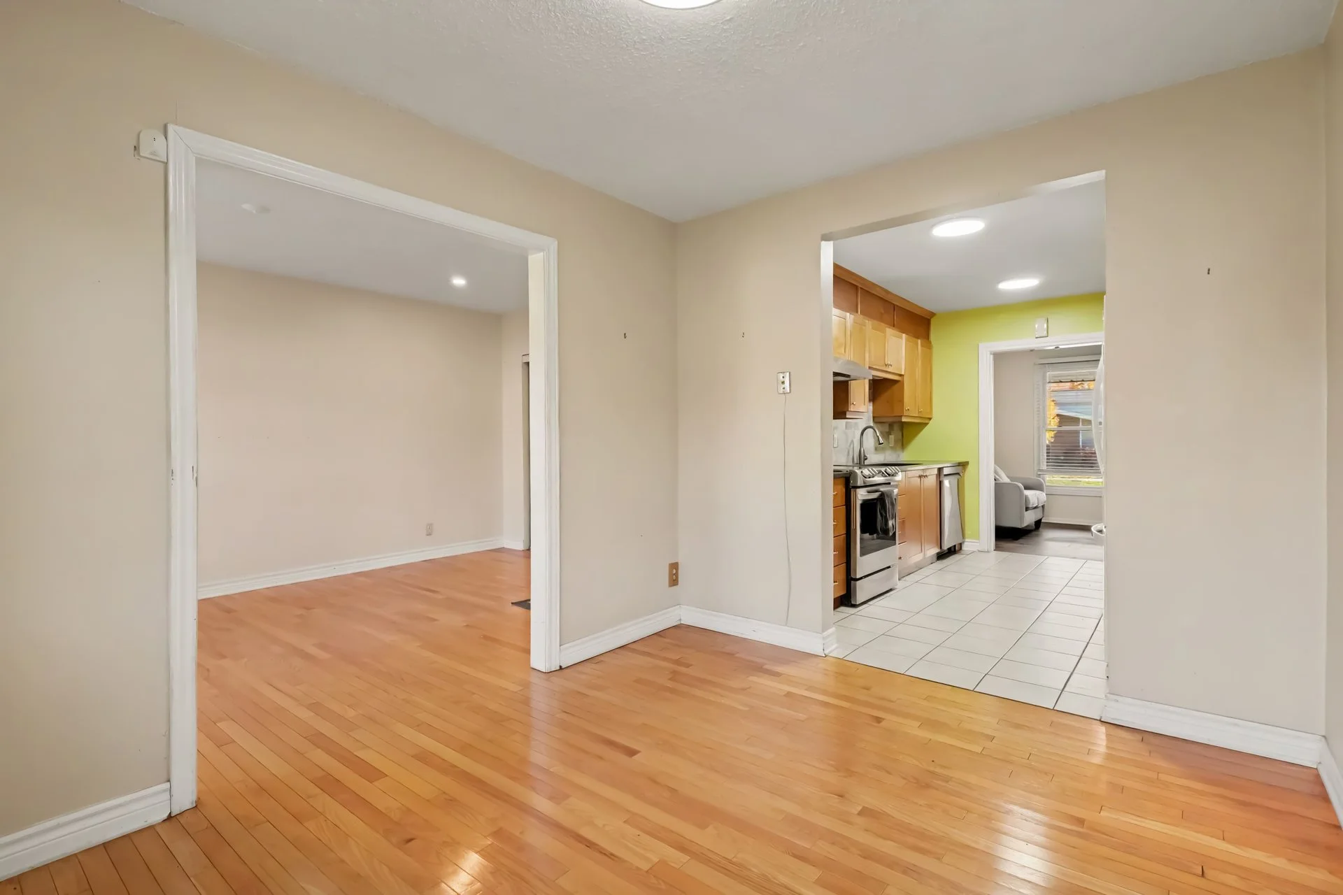 Dining at 3030 Southmore Drive East