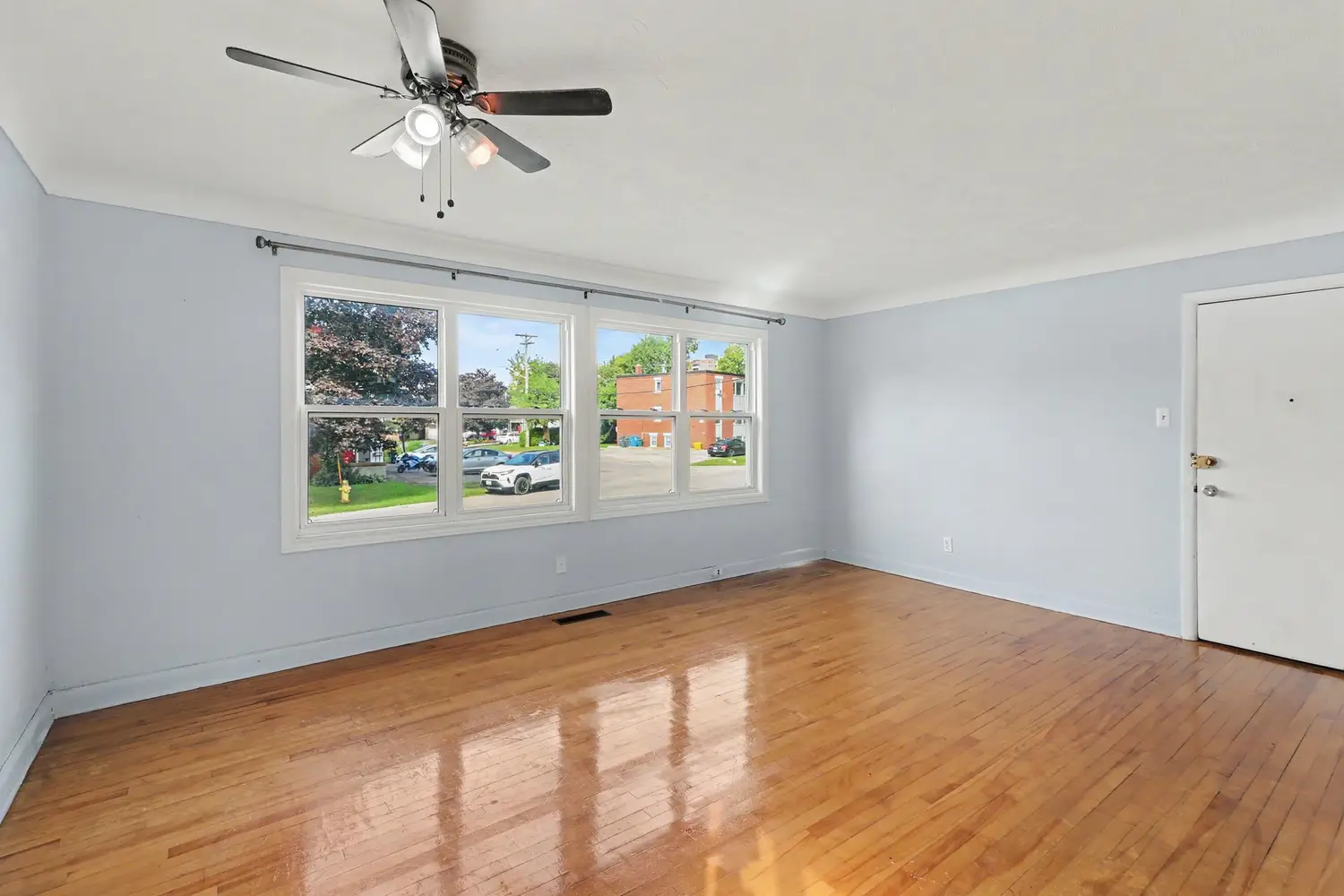 Living at 703 Morgan Street — photograph 8