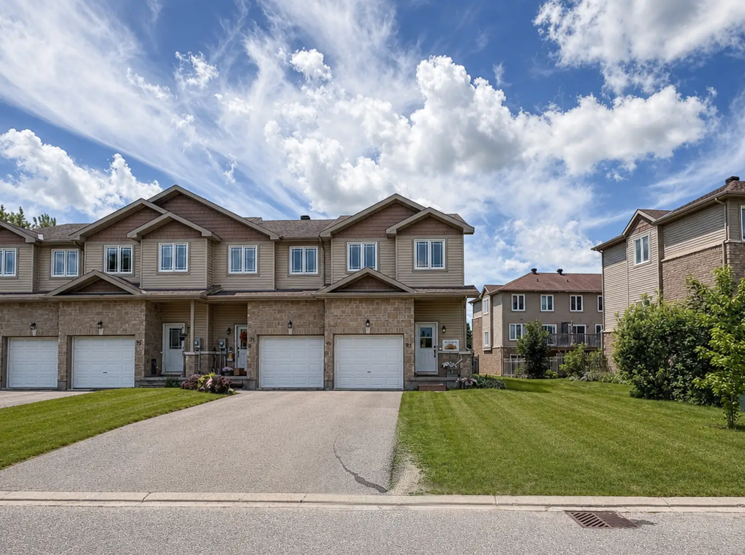 84 Raina Way — photograph 1